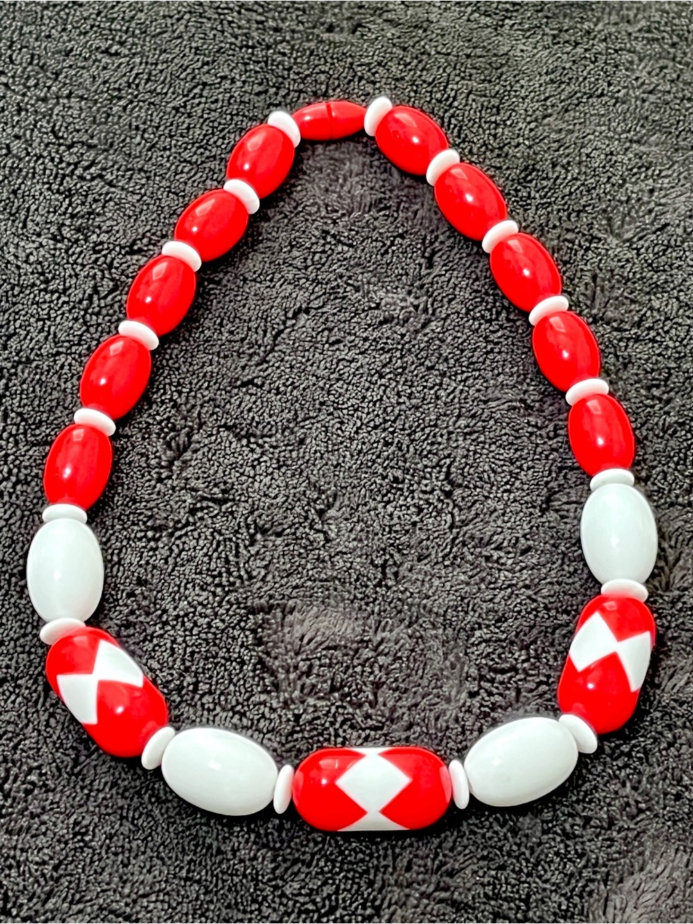 Vintage 1987 Avon Sunsations Red White Geometric Bead Choker Necklace 16.5”
